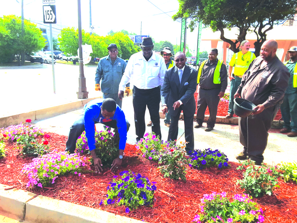 DeKalb Interim CEO Lee May plants flowers at the Beautification Unit on Candler Road. Photo by Glenn L. Morgan/OCG News