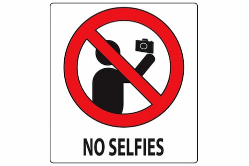 no-selfies-poster-main