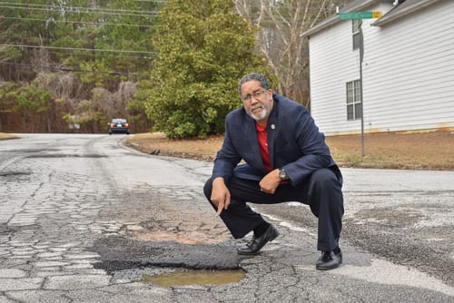 Mayor at Pothole in Chestnut Lake Sbdvn